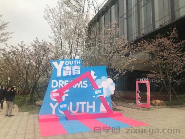 武汉之光｜这些藏在梧桐树里的数字魔法师，用代码编织城市新名片